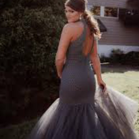 Sherri Hill Gun Metal Halter Gown Mermaid Trumpet Formal Gown Excellent Size 4 - Picture 7 of 9